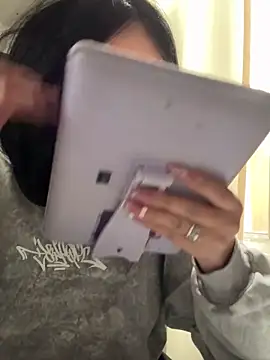 Sara Fernandez  online show from 12, 2, 2026