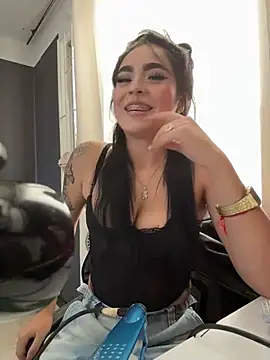 Sara Fernandez  online show from 13, 2, 2026