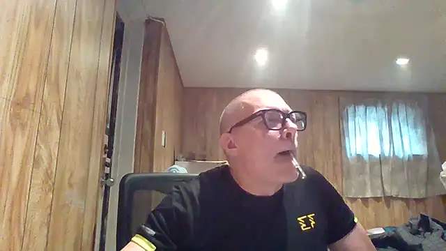 Snapshot of melvinsnow chatting on 22, 10, 2025 melvinsnow online show from 22, 10, 2025