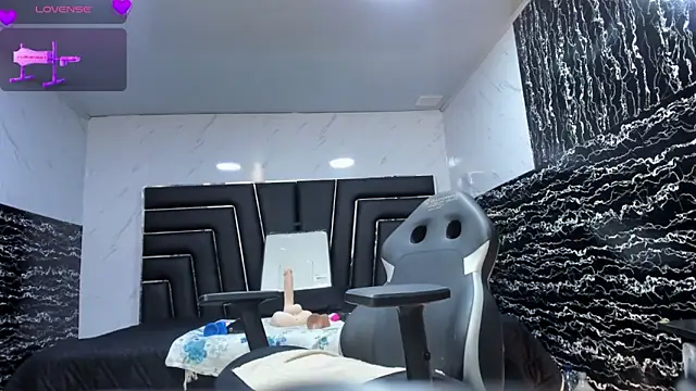 Snapshot of Ladyy_Scarlett chatting on 18, 4, 2026 Ladyy Scarlett online show from 18, 4, 2026