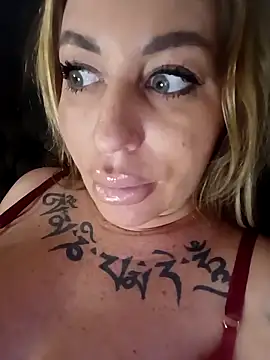 Snapshot of MiaMooly chatting on 4, 2, 2026 MiaMooly online show from 4, 2, 2026