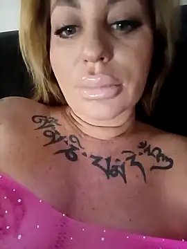 Snapshot of MiaMooly chatting on 8, 2, 2026 MiaMooly online show from 8, 2, 2026