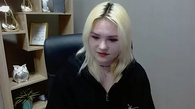 Snapshot of SweetLilyxo chatting on 3, 2, 2026 SweetLilyxo online show from 3, 2, 2026