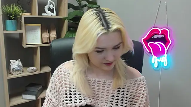 Snapshot of SweetLilyxo chatting on 18, 3, 2026 SweetLilyxo online show from 18, 3, 2026