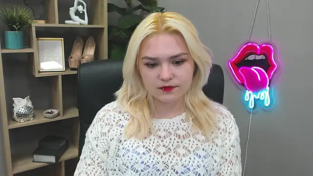 Snapshot of SweetLilyxo chatting on 22, 3, 2026 SweetLilyxo online show from 22, 3, 2026