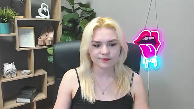 Snapshot of SweetLilyxo chatting on 25, 3, 2026 SweetLilyxo online show from 25, 3, 2026