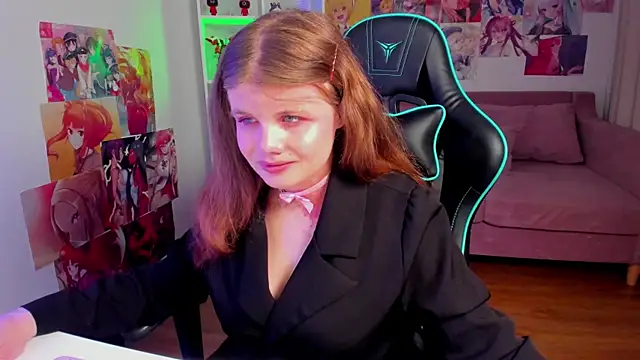 ChloeHalses online show from 4, 6, 2026