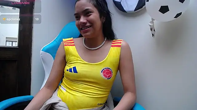 Snapshot of Julieta_Parker chatting on 15, 6, 2026 Julieta Parker online show from 15, 6, 2026