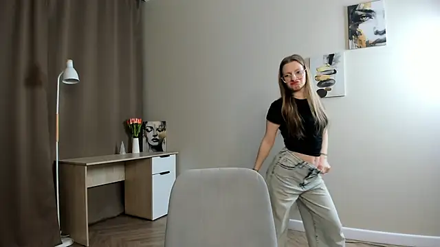 Snapshot of VictorMencia chatting on 6, 2, 2026 VictorMencia online show from 6, 2, 2026