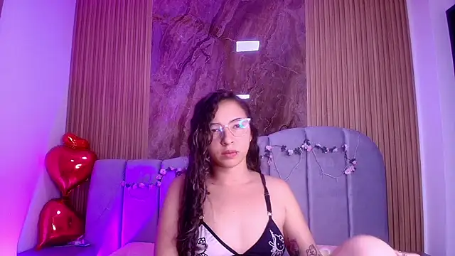 Snapshot of sarita_blondi chatting on 27, 4, 2026 sarita blondi online show from 27, 4, 2026