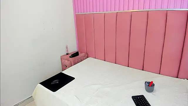 LunaSmithly online show from 4, 4, 2026