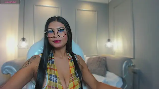 MiaSmit  online show from 4, 3, 2026