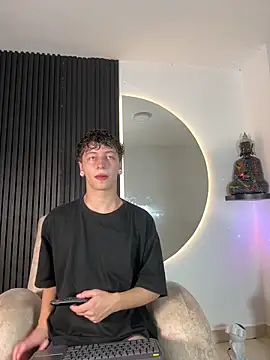 Snapshot of ARON_LUXX chatting on 14, 2, 2026 ARON LUXX online show from 14, 2, 2026