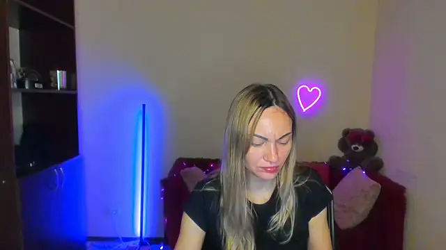 Snapshot of BlondMikey22 chatting on 10, 6, 2026 BlondMikey22 online show from 10, 6, 2026