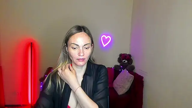 Snapshot of BlondMikey22 chatting on 18, 6, 2026 BlondMikey22 online show from 18, 6, 2026