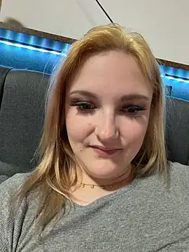 ViviLuu online show from 27, 4, 2026