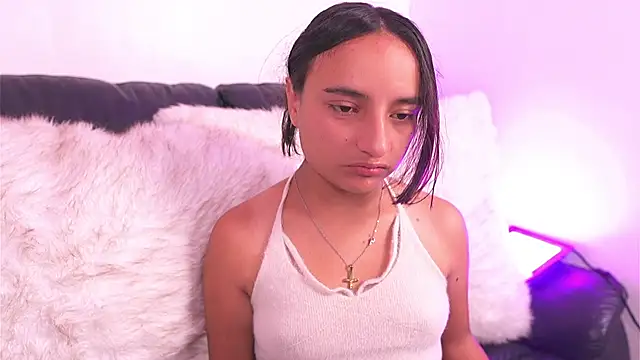  emily jonexs online show from 16, 4, 2026