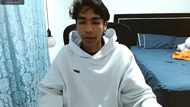 Pedestal diamant online show from 2, 4, 2026