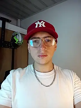 Snapshot of Emmanuel_Lust chatting on 26, 2, 2026 Emmanuel Lust online show from 26, 2, 2026