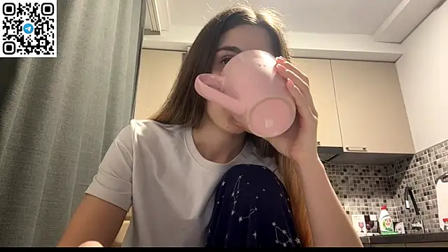 Snapshot of LovelySilk_63 chatting on 10, 7, 2026 LovelySilk 63 online show from 10, 7, 2026