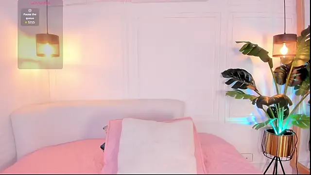 Nicole Whittee online show from 13, 4, 2026