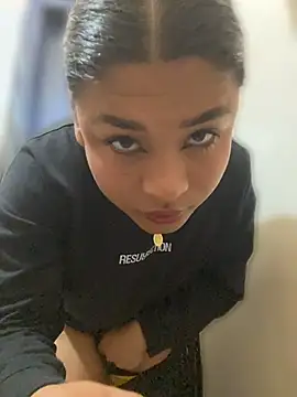 Snapshot of Romie_rous chatting on 22, 6, 2026 Romie rous online show from 22, 6, 2026