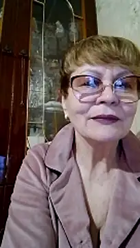 Snapshot of SophieBurns chatting on 10, 5, 2026 SophieBurns online show from 10, 5, 2026