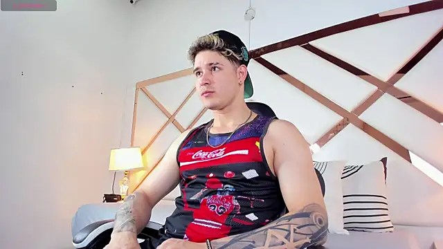 Snapshot of rayan_linxx chatting on 13, 2, 2026 rayan linxx online show from 13, 2, 2026