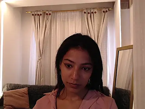 Snapshot of Scarleet_miaa chatting on 4, 5, 2026 Scarleet miaa online show from 4, 5, 2026