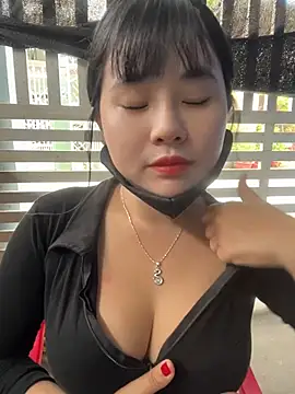 Snapshot of Lewd_couple chatting on 7, 5, 2026 Lewd couple online show from 7, 5, 2026