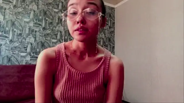 Snapshot of AnnettaBelsito chatting on 13, 5, 2026 AnnettaBelsito online show from 13, 5, 2026