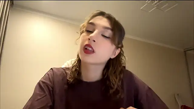 Snapshot of ElliKrovel chatting on 11, 2, 2026 ElliKrovel online show from 11, 2, 2026