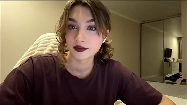 Snapshot of ElliKrovel chatting on 15, 2, 2026 ElliKrovel online show from 15, 2, 2026