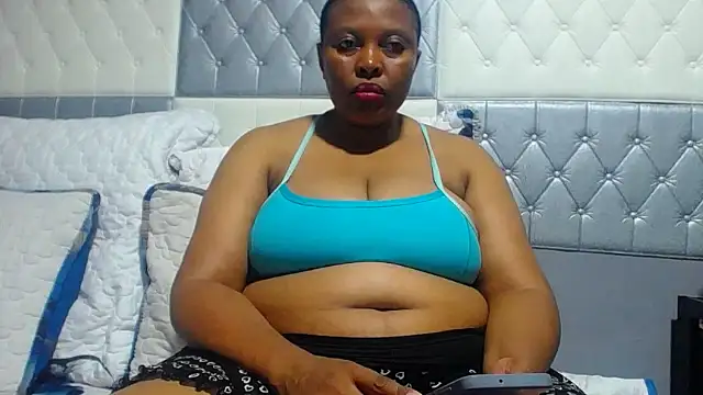 Snapshot of SEXYBUSTYEBONYXX chatting on 19, 4, 2026 SEXYBUSTYEBONYXX online show from 19, 4, 2026
