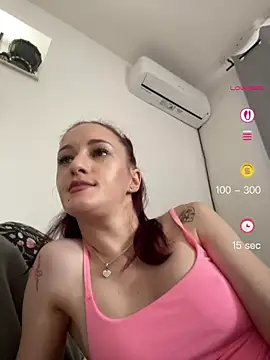 Snapshot of Roxyfoxyyy chatting on 15, 6, 2026 Roxyfoxyyy online show from 15, 6, 2026