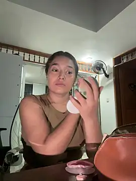 Snapshot of Emily_Harpeer chatting on 7, 6, 2026 Emily Harpeer online show from 7, 6, 2026