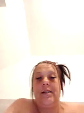 Snapshot of louisa36 chatting on 26, 4, 2026 louisa36 online show from 26, 4, 2026