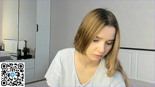 Snapshot of OnyxViper chatting on 6, 6, 2026 OnyxViper online show from 6, 6, 2026