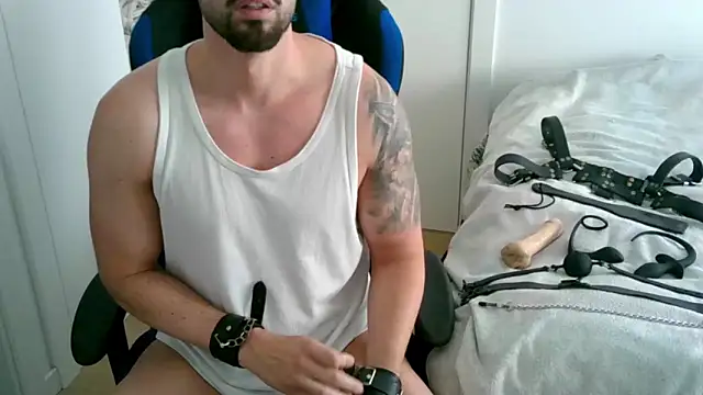 Snapshot of Sub-Titan chatting on 18, 6, 2026 Sub-Titan online show from 18, 6, 2026