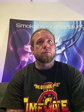 Snapshot of Smokebluntafterblunt chatting on 25, 4, 2026 Smokebluntafterblunt online show from 25, 4, 2026