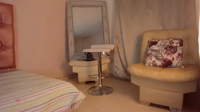 Snapshot of shantall_cruzz chatting on 24, 3, 2026 shantall cruzz online show from 24, 3, 2026