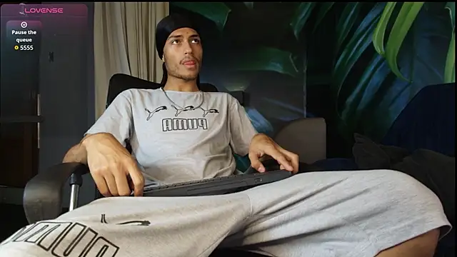 Snapshot of ItsZairen chatting on 10, 2, 2026 ItsZairen online show from 10, 2, 2026