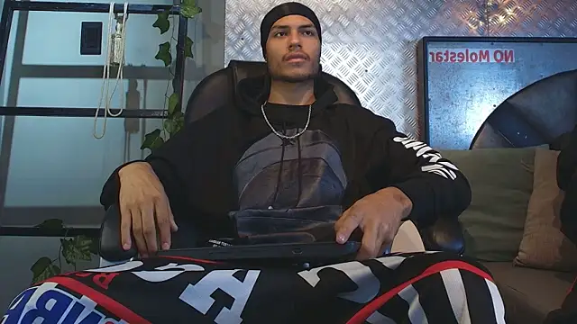 Snapshot of ItsZairen chatting on 13, 2, 2026 ItsZairen online show from 13, 2, 2026