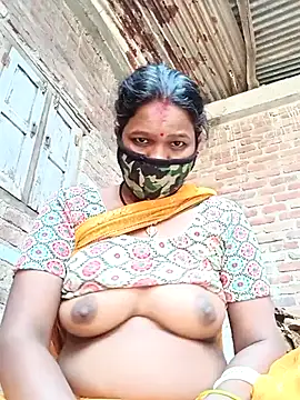 Snapshot of Kirti_sacsena chatting on 27, 4, 2026 Kirti sacsena online show from 27, 4, 2026