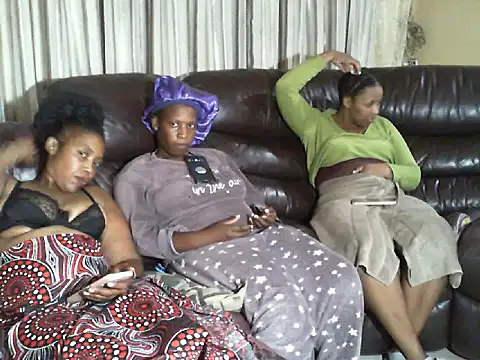 Snapshot of Caramel-Diva chatting on 19, 3, 2026 Caramel-Diva online show from 19, 3, 2026