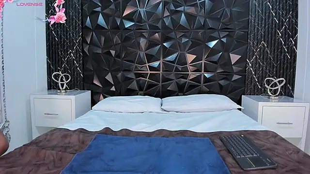 JazminMonroee  online show from 9, 4, 2026