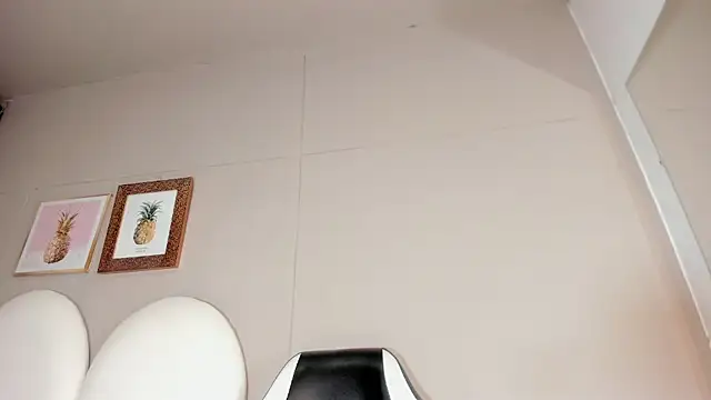 luna bradley  online show from 25, 3, 2026