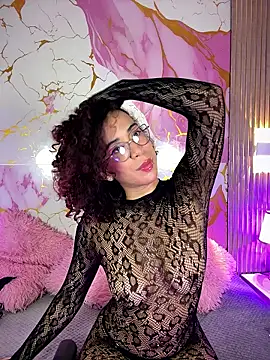 Woo isDaphne online show from 10, 4, 2026