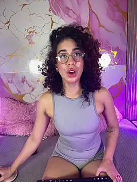 Woo isDaphne online show from 13, 4, 2026