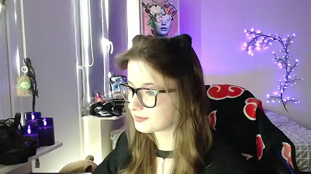 Snapshot of LunaXcherry chatting on 9, 5, 2026 LunaXcherry online show from 9, 5, 2026